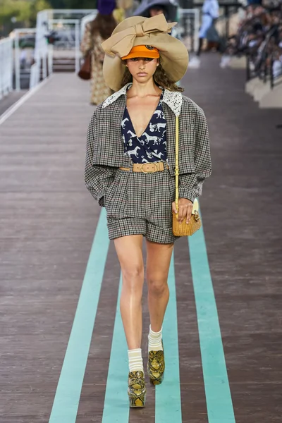 Look 17